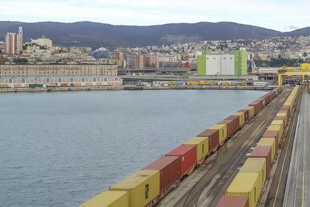 Partito dal porto di Trieste il treno sul primo e unico corridoio doganale in Europa